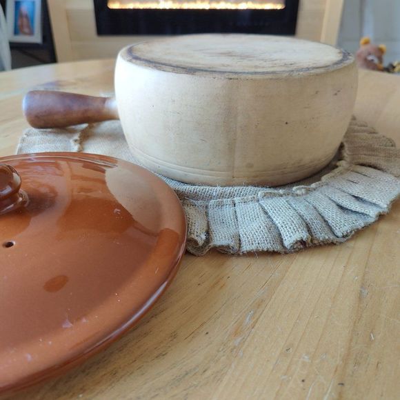 Vintage French Stoneware Covered Casserole Dish 8.5 inches wide and 4.5 inches - Picture 12 of 16